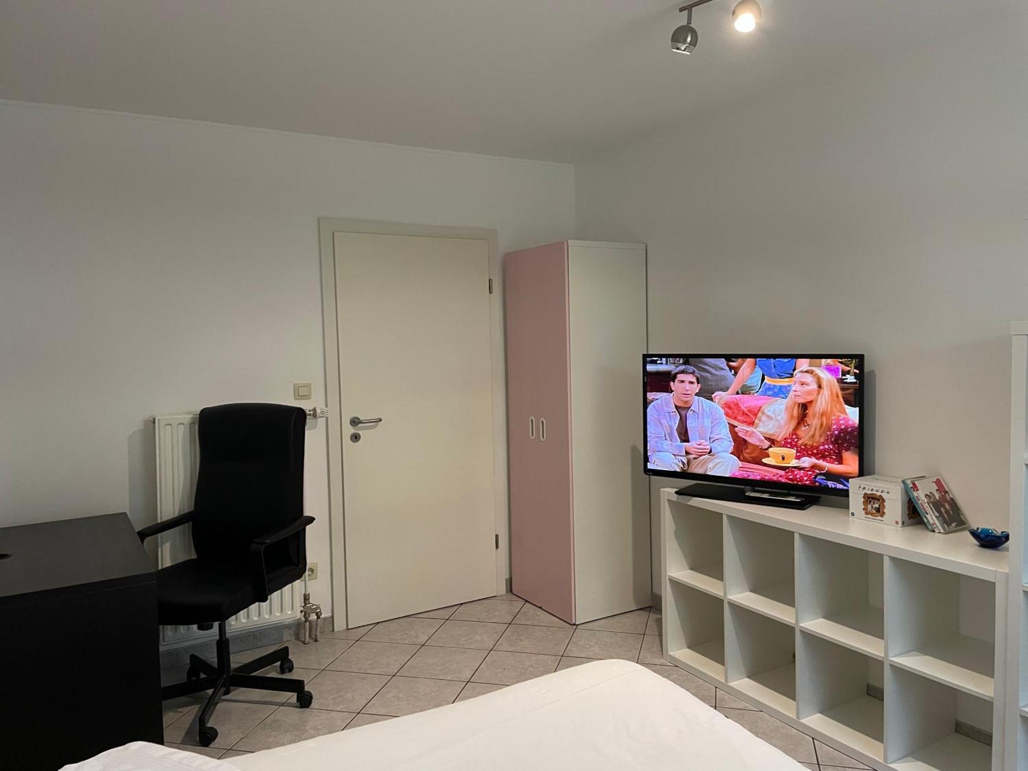 Large Room In Schuttrange Free Parking 10Mins To Airport Excellent Customer Services Zewnętrze zdjęcie